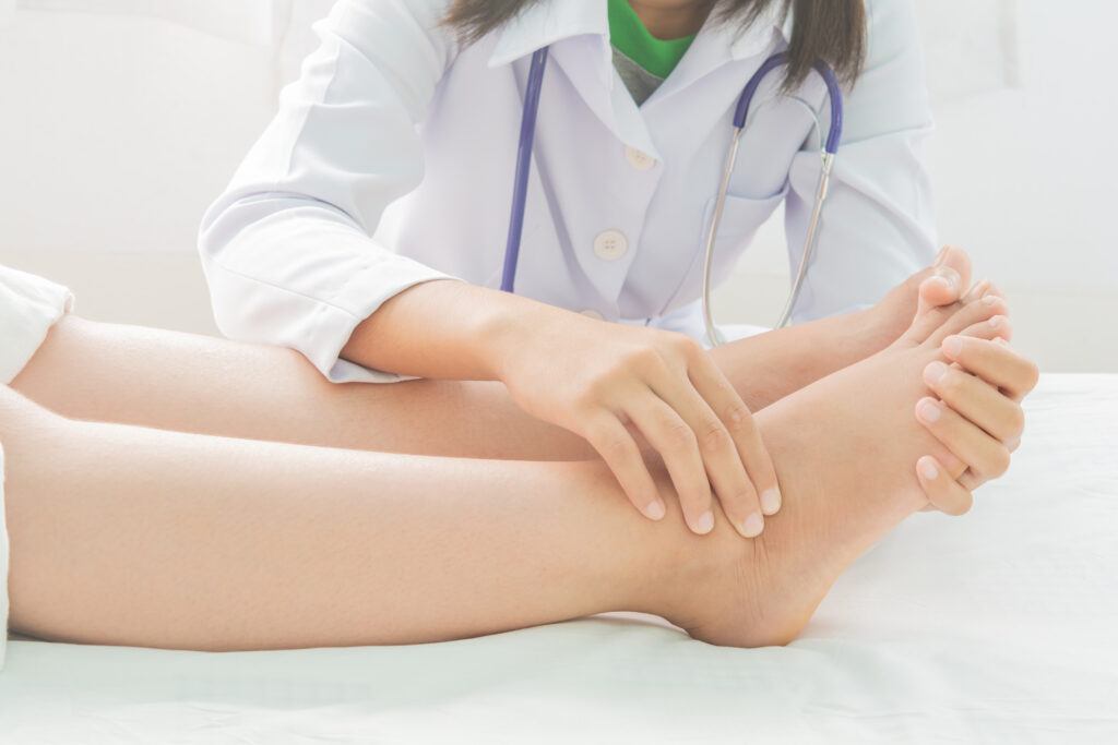 Doctor managing swelling in patients lower extremities